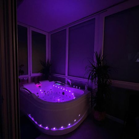 Luxrooms - Hotel Type With Private Jacuzzi Бйеловар Екстериор снимка