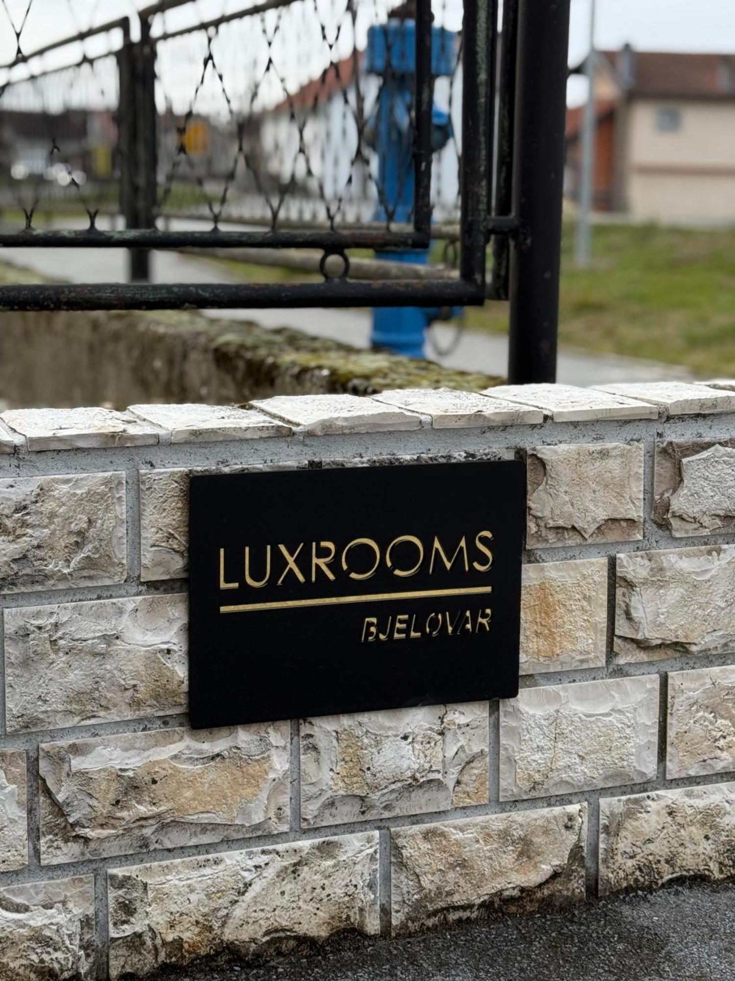 Luxrooms - Hotel Type With Private Jacuzzi Бйеловар Екстериор снимка