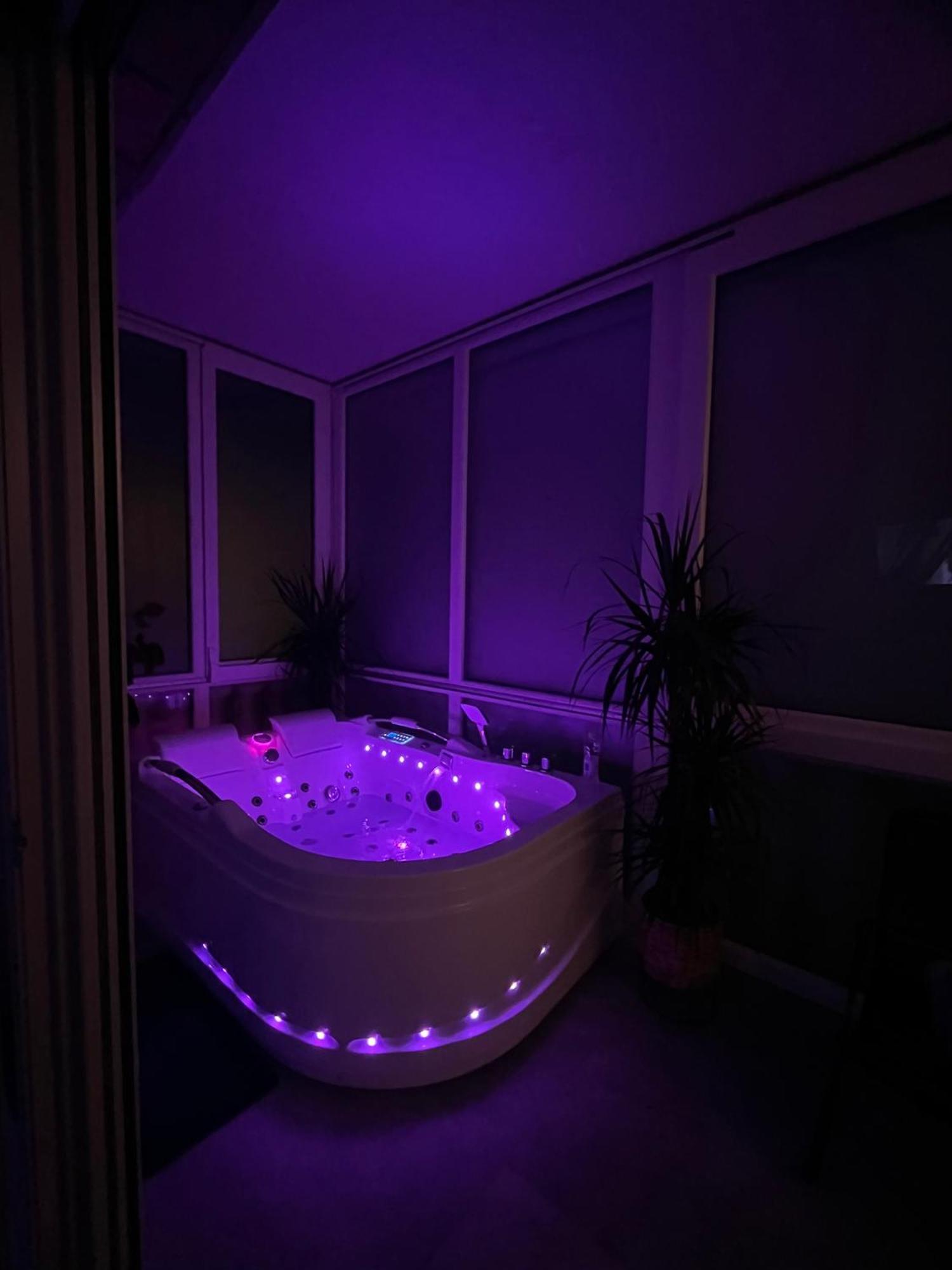 Luxrooms - Hotel Type With Private Jacuzzi Бйеловар Екстериор снимка