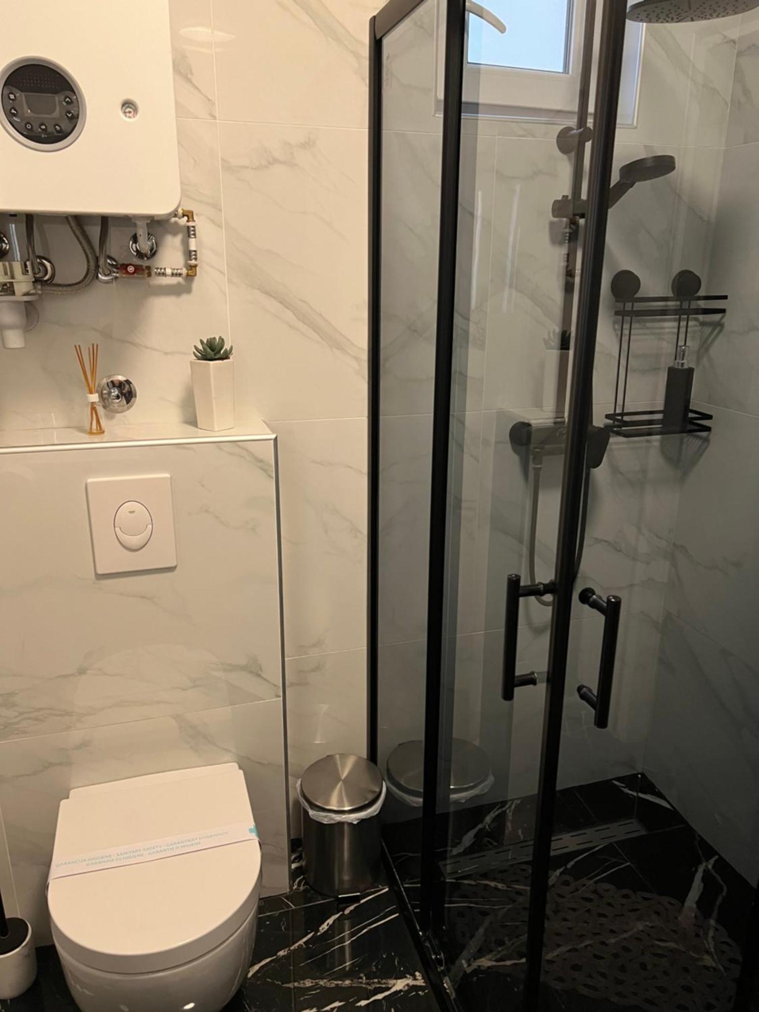 Luxrooms - Hotel Type With Private Jacuzzi Бйеловар Екстериор снимка