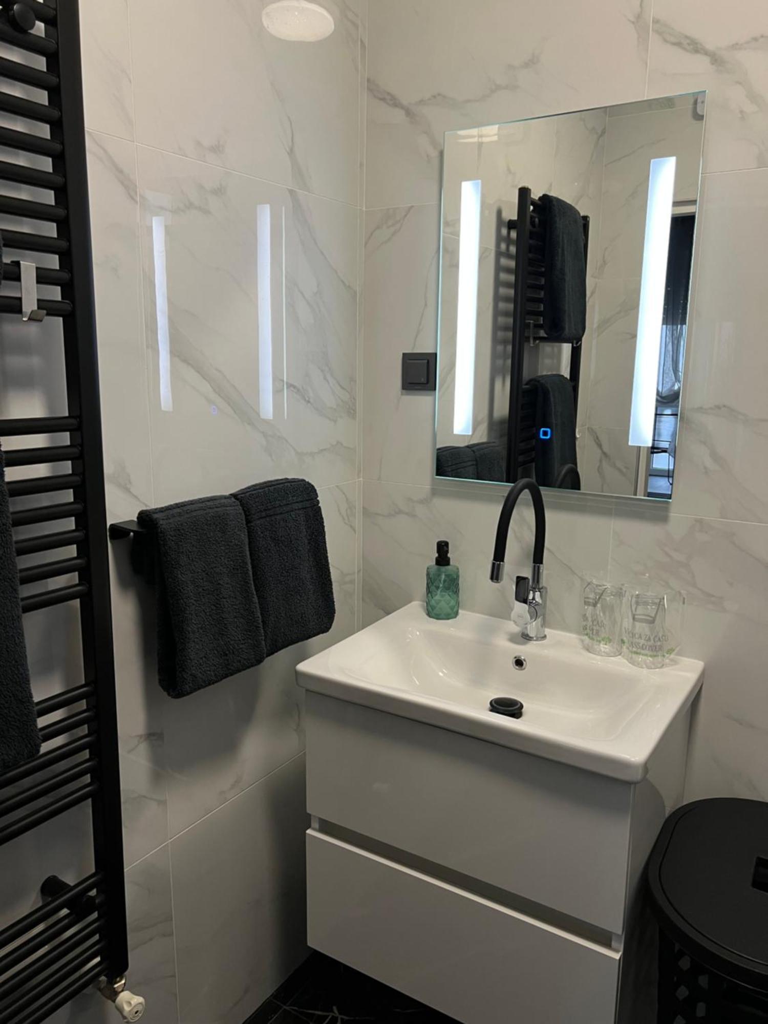 Luxrooms - Hotel Type With Private Jacuzzi Бйеловар Екстериор снимка
