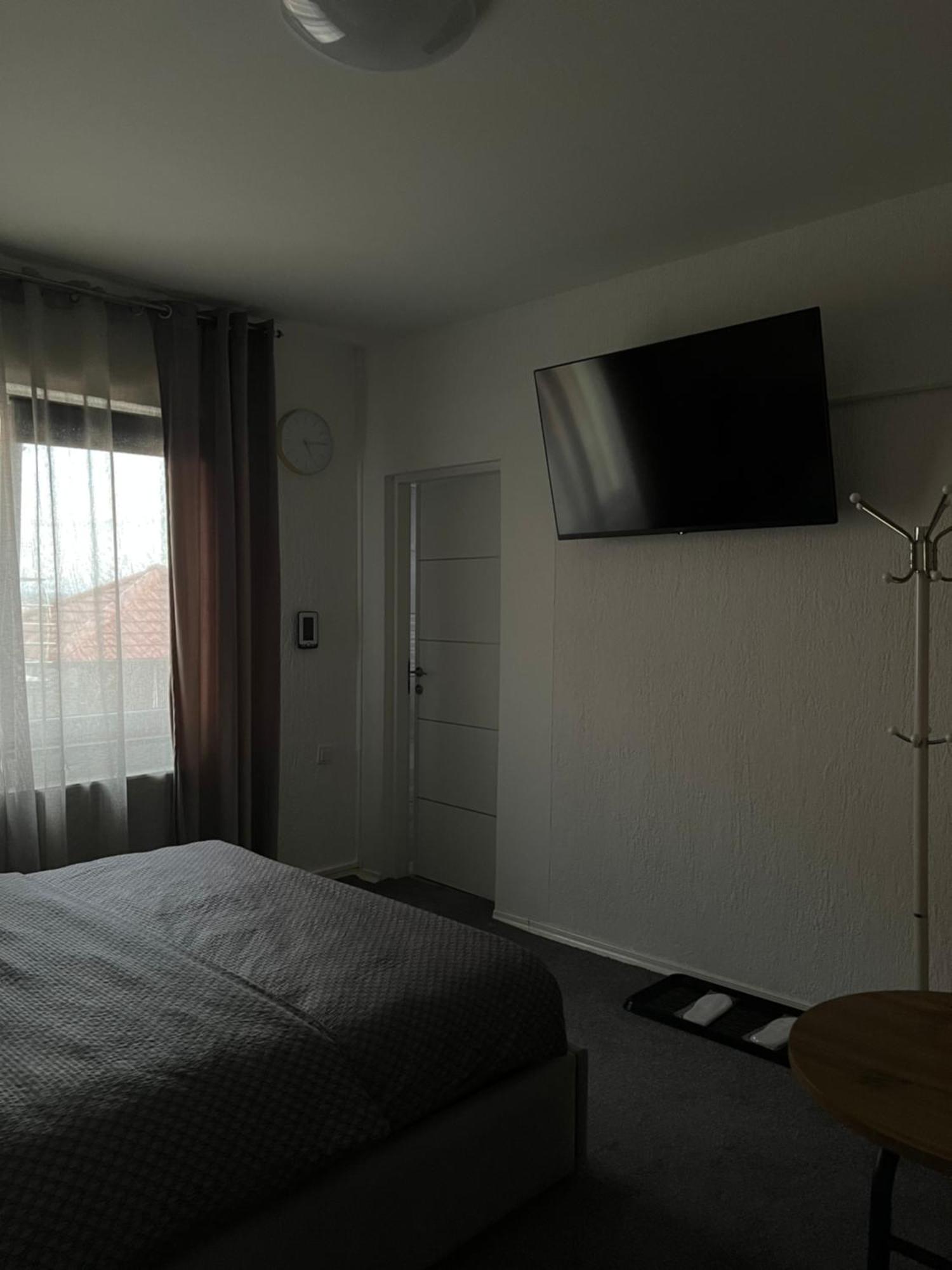 Luxrooms - Hotel Type With Private Jacuzzi Бйеловар Екстериор снимка